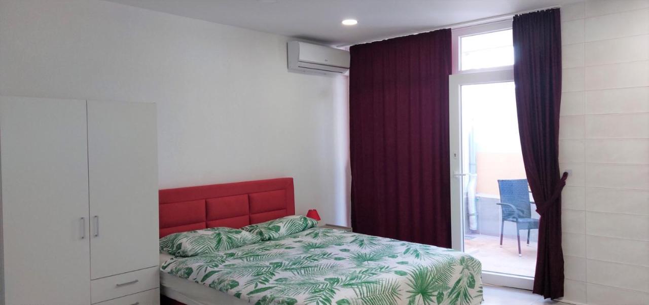 Amore House With Apartment Умаг Екстер'єр фото