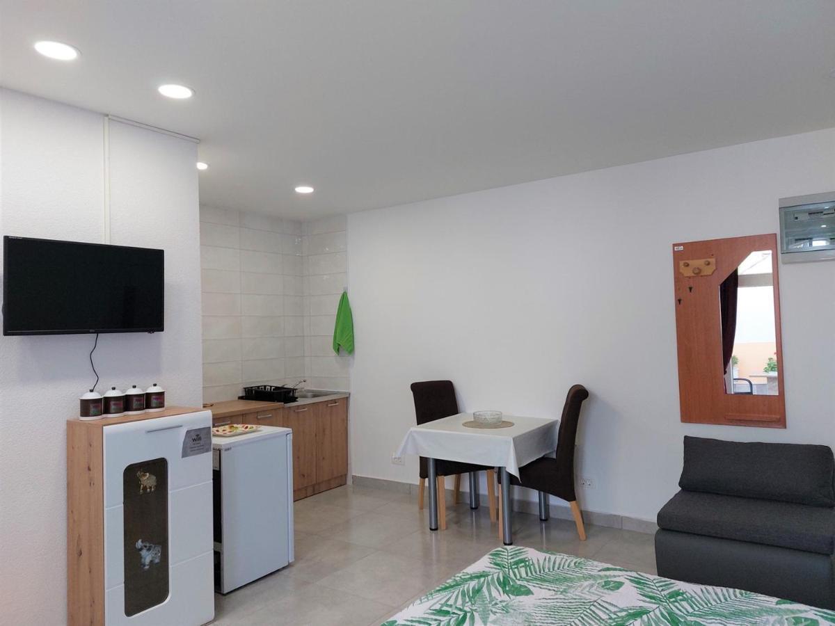 Amore House With Apartment Умаг Екстер'єр фото